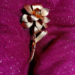 Elegant Vtg Gold Flower 3" Brooch Dimensuonal Flowers Comes In The Orig Giftbox!